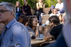 Kaffee, Kuchen, Sonnenschein und gute Gespräche